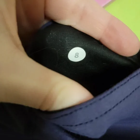 Lululemon Navy Crop Size 8 - Picture 5 of 5